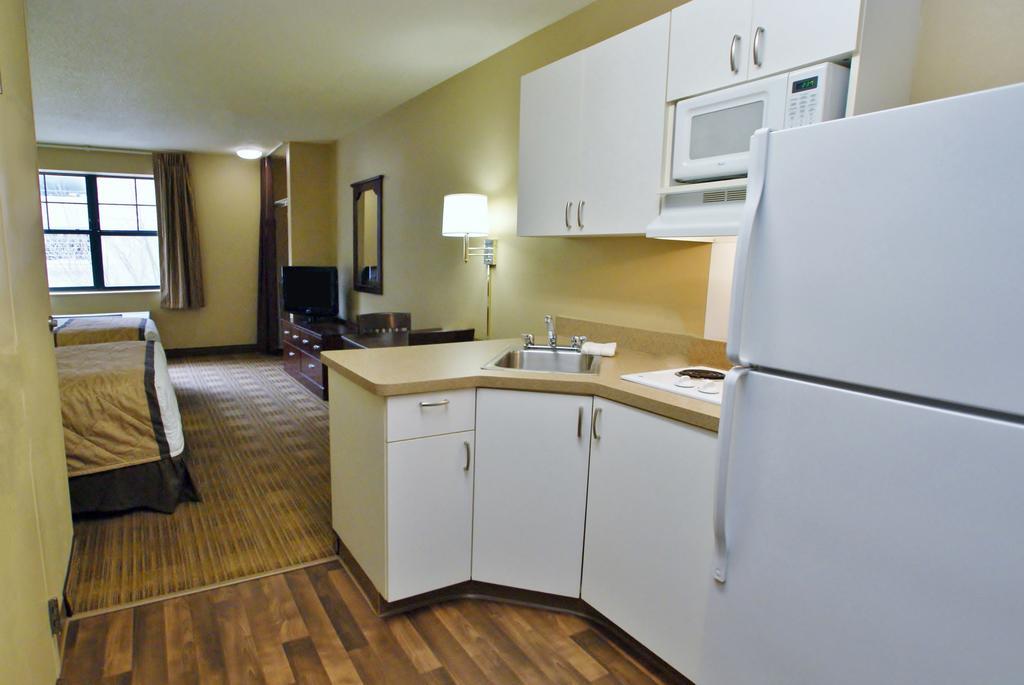 Extended Stay America Suites - Milwaukee - Waukesha Exteriör bild